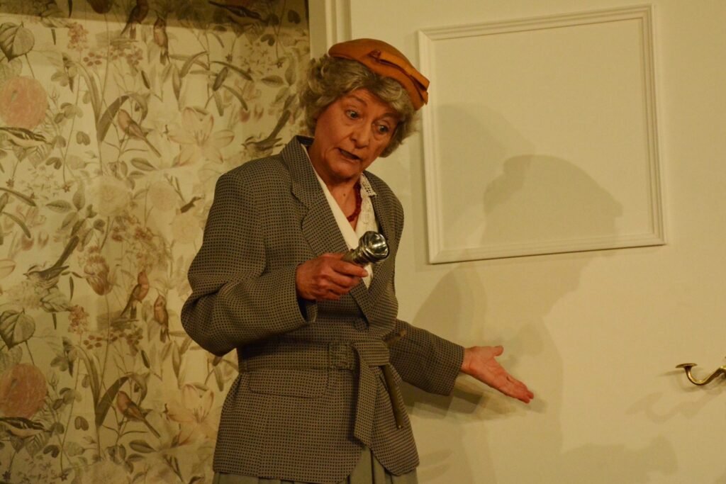 Szenenfoto 9 aus „Miss Marple – Ein Mord wird angekündigt.“ auf der Ruhrbühne Witten