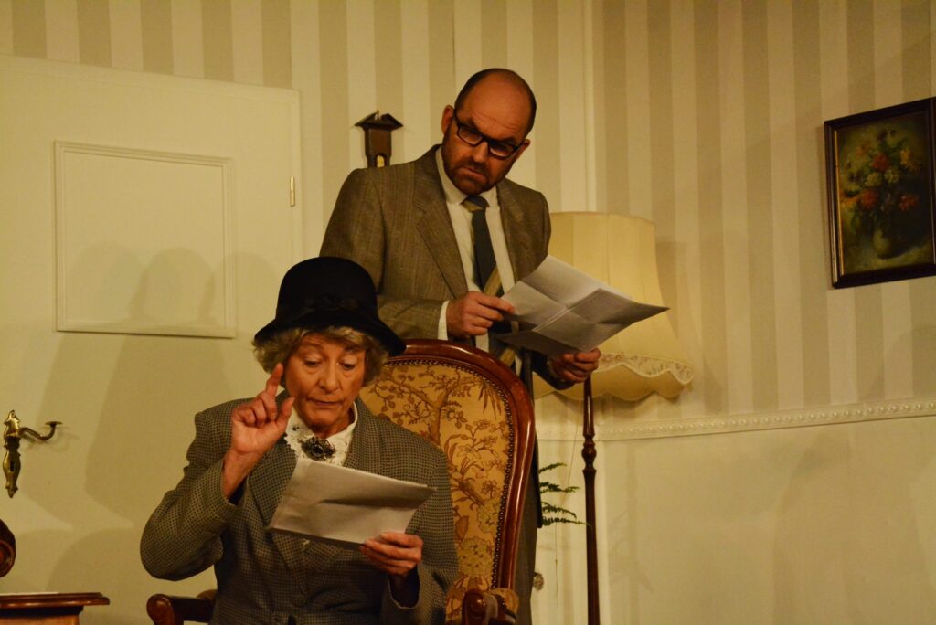 Szenenfoto 5 aus „Miss Marple – Ein Mord wird angekündigt.“ auf der Ruhrbühne Witten