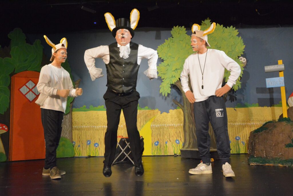 Szenenfoto 24 aus „Hase und Igel“ auf der Ruhrbühne Witten