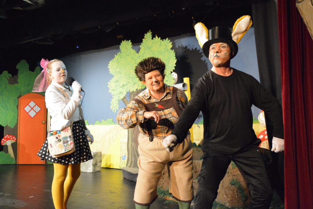 Szenenfoto 22 aus „Hase und Igel“ auf der Ruhrbühne Witten