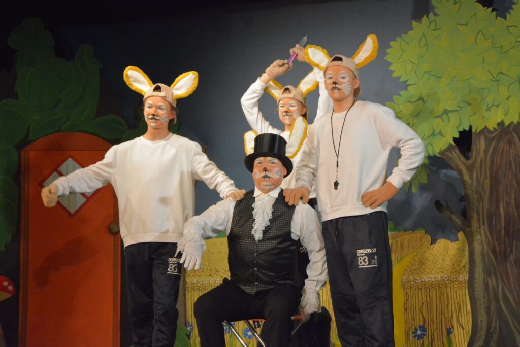 Szenenfoto 8 aus „Hase und Igel“ auf der Ruhrbühne Witten