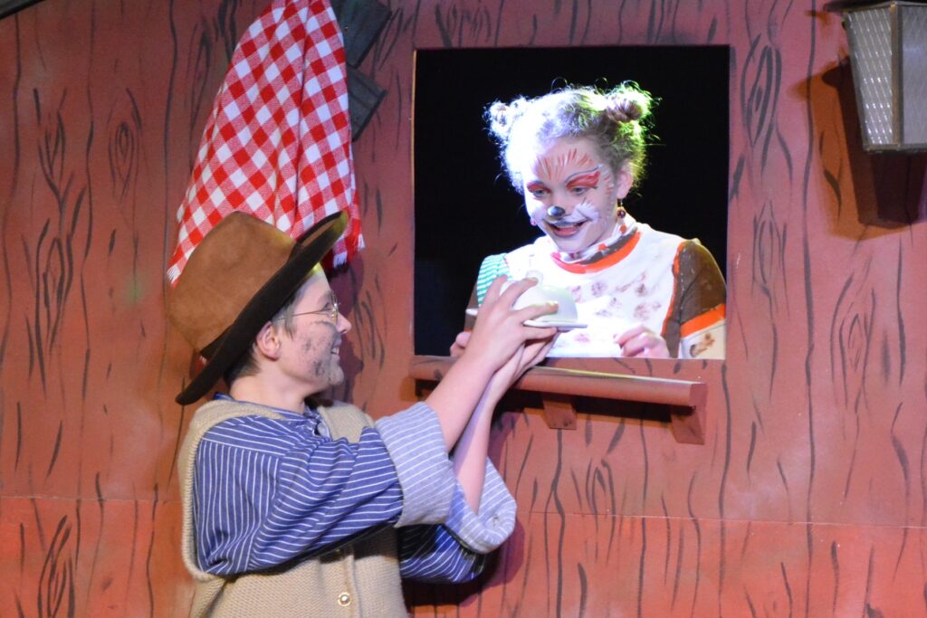 Szenenfoto 6 aus „Pettersson und Findus“ auf der Ruhrbühne Witten